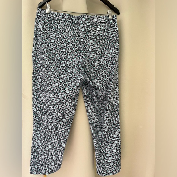 Classic Apparel khaki Capri pants - size 10 - Picture 2 of 3